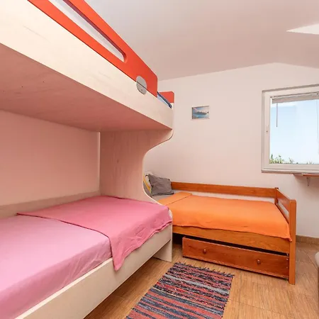 Stunning In Ugrinic With Wifi Apartmán