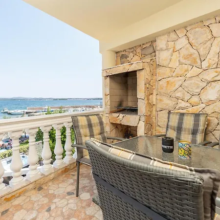Apartamento Stunning In Ugrinic With Wifi Ugrinici