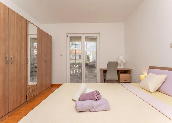 3 Bedroom Cozy In Ugrinic アパート Ugrinići