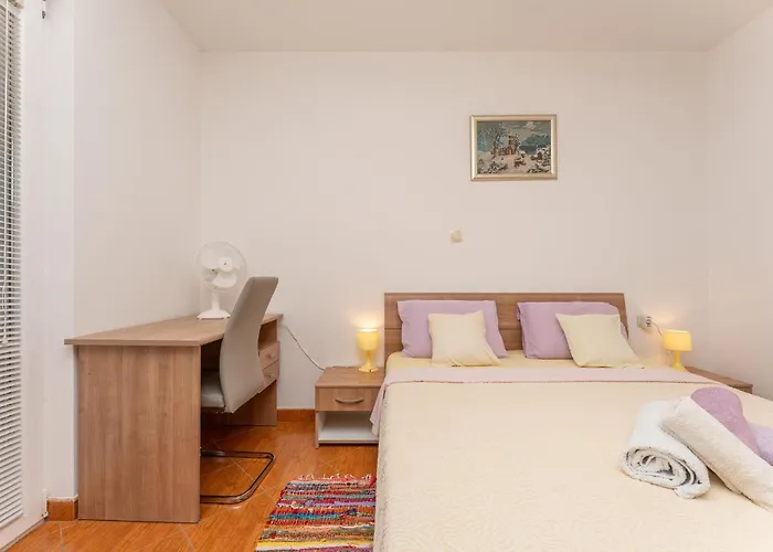 アパート 3 Bedroom Cozy In Ugrinic *