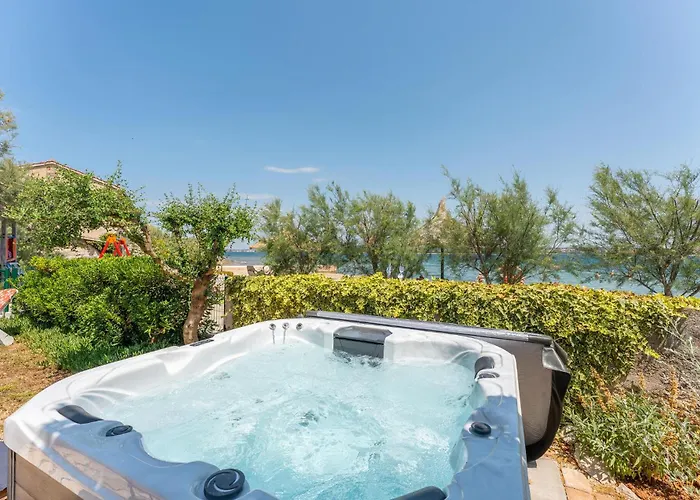 アパート 3 Bedroom Cozy In Ugrinic Ugrinići