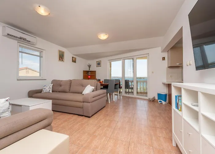 아파트 3 Bedroom Cozy In Ugrinic Ugrinici