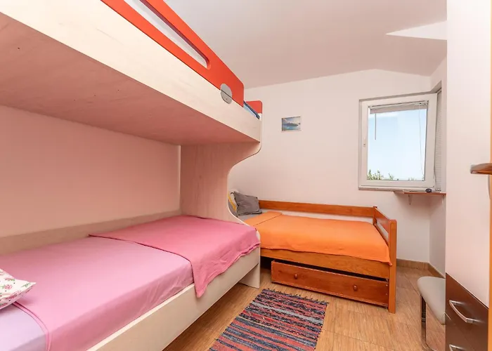 3 Bedroom Cozy In Ugrinic 아파트