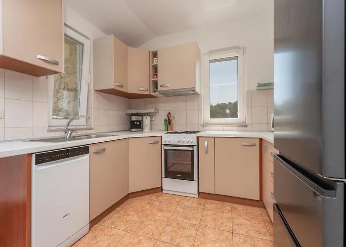 3 Bedroom Cozy In Ugrinic 아파트