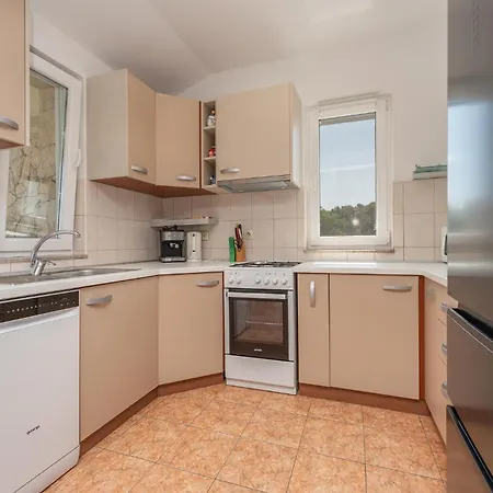 Stunning In Ugrinic With Wifi Apartment
