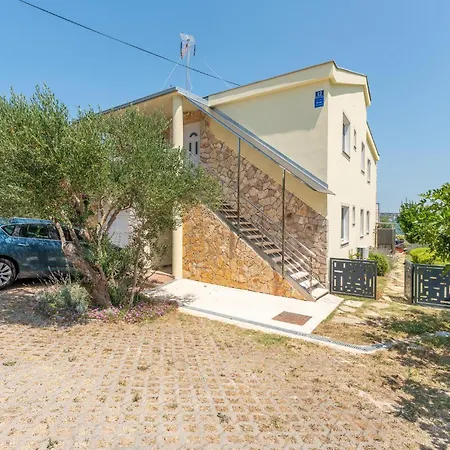 Stunning In Ugrinic With Wifi Apartment *